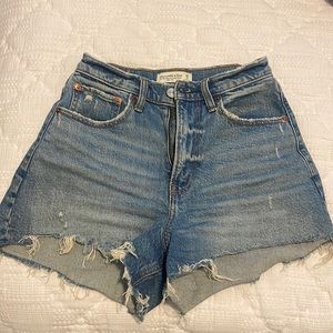 Curve love Abercrombie jean shorts! No signs of wear